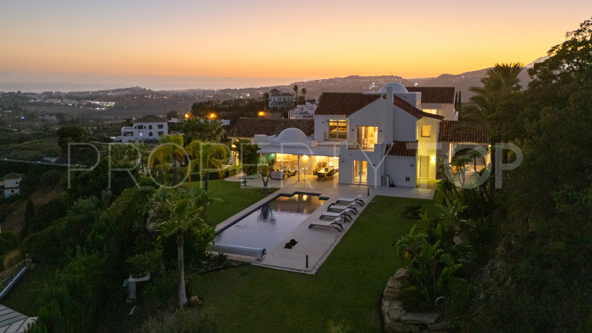 For sale villa with 9 bedrooms in Benahavis