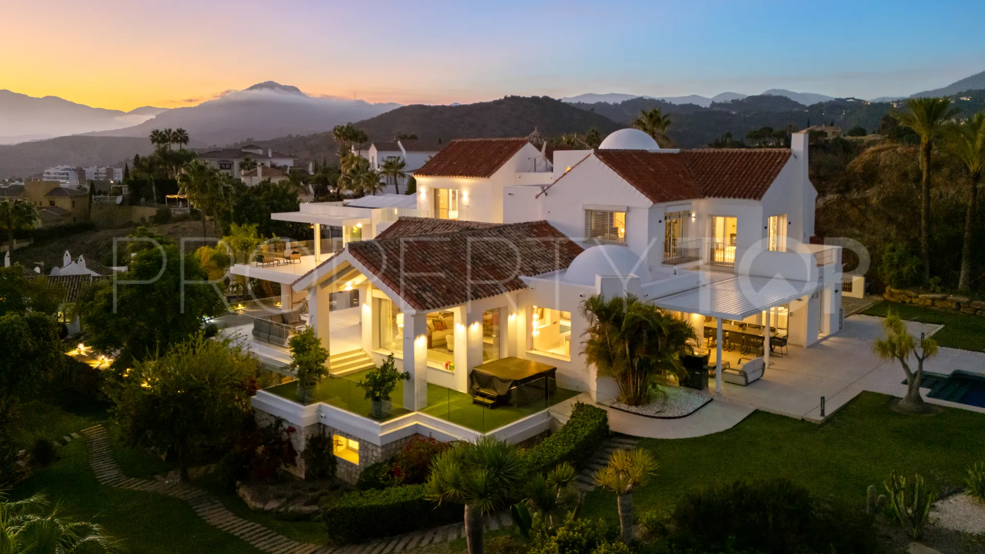 For sale villa with 9 bedrooms in Benahavis