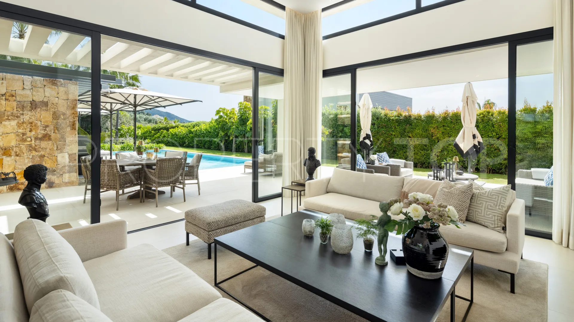 For sale Nueva Andalucia villa with 5 bedrooms