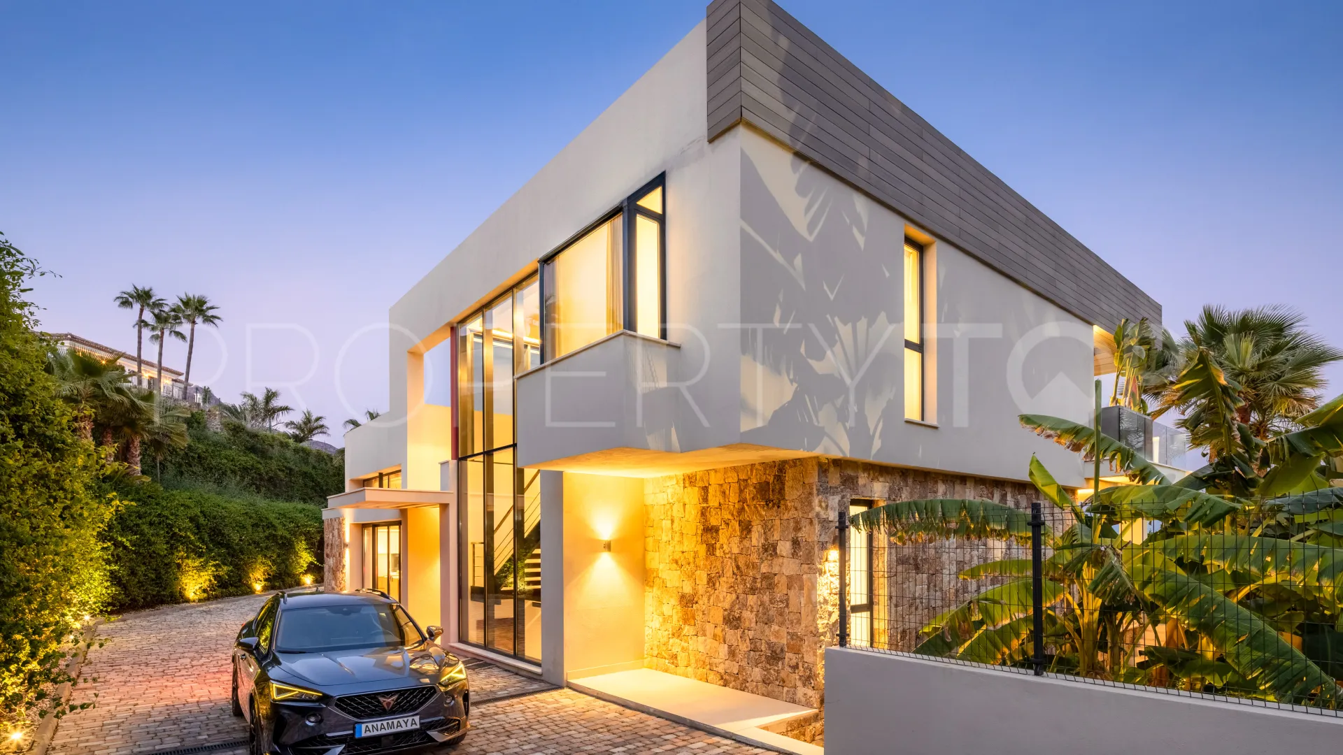 For sale Nueva Andalucia villa with 5 bedrooms