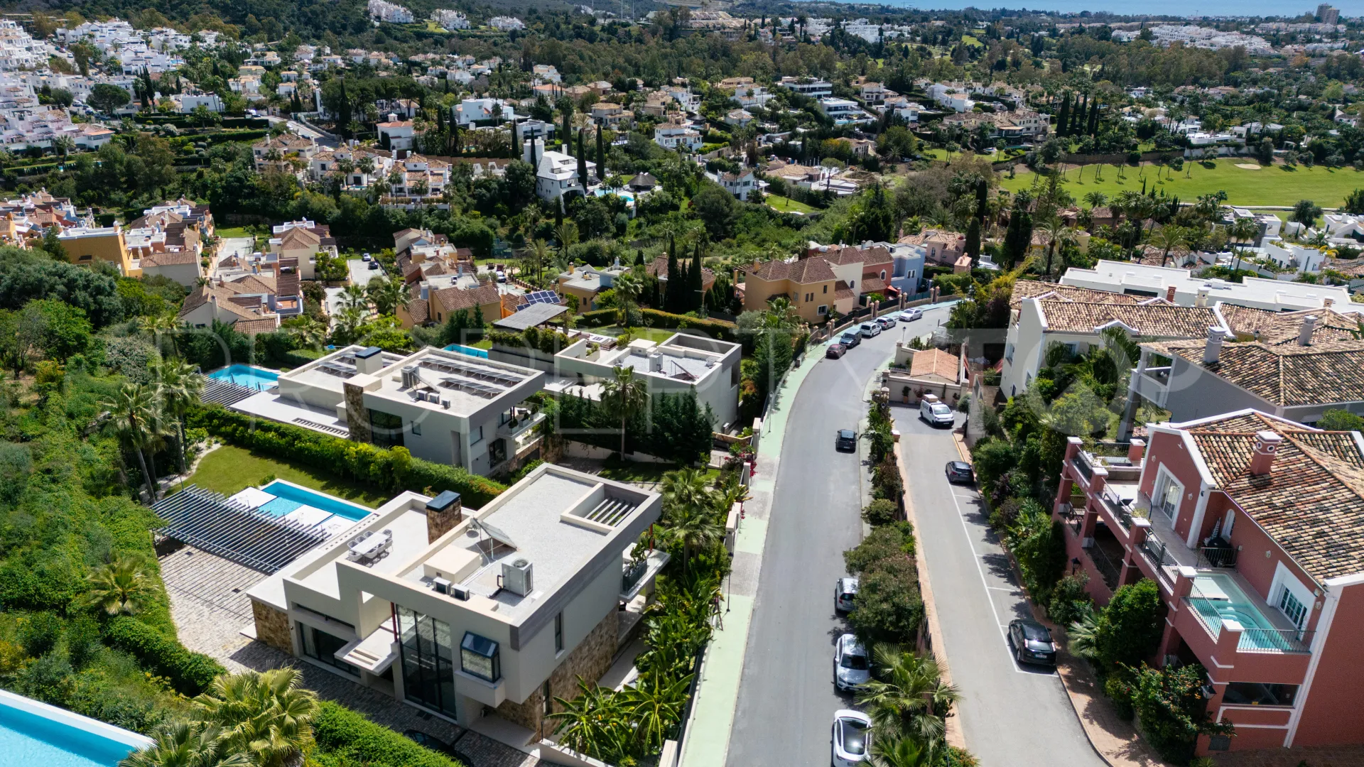 For sale Nueva Andalucia villa with 5 bedrooms