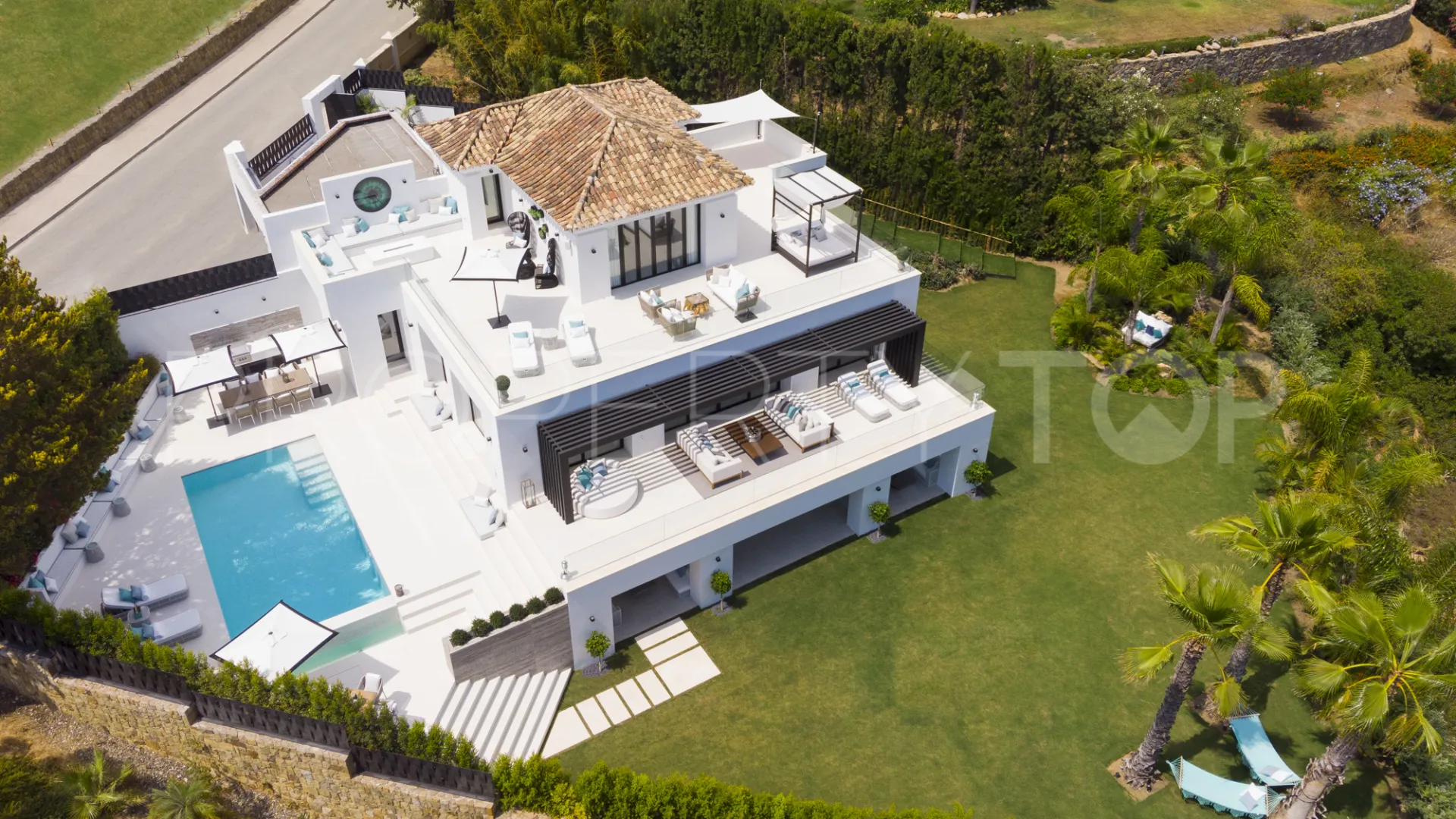 5 bedrooms villa for sale in Nueva Andalucia