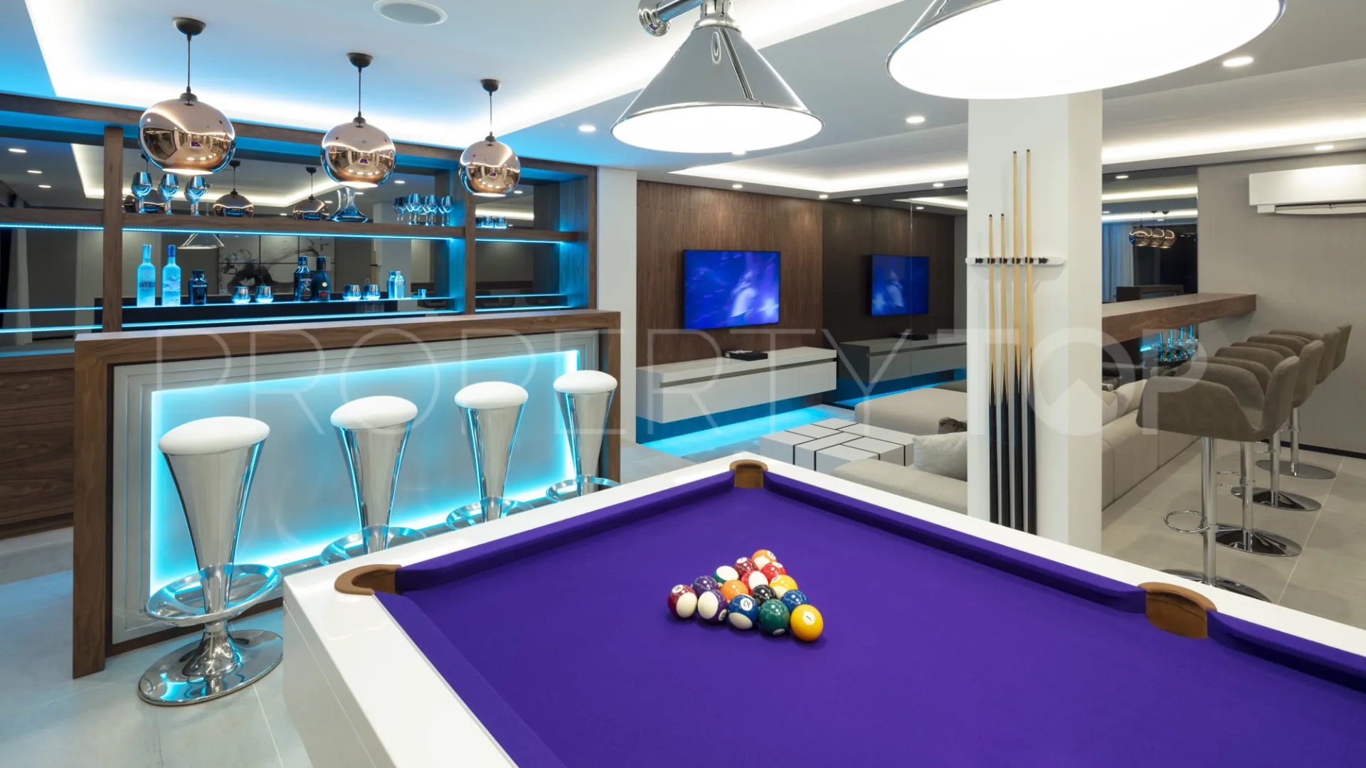 5 bedrooms villa for sale in Nueva Andalucia