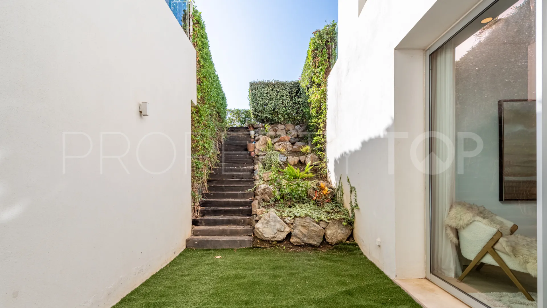 Buy ground floor duplex with 3 bedrooms in Marbella Club Hills