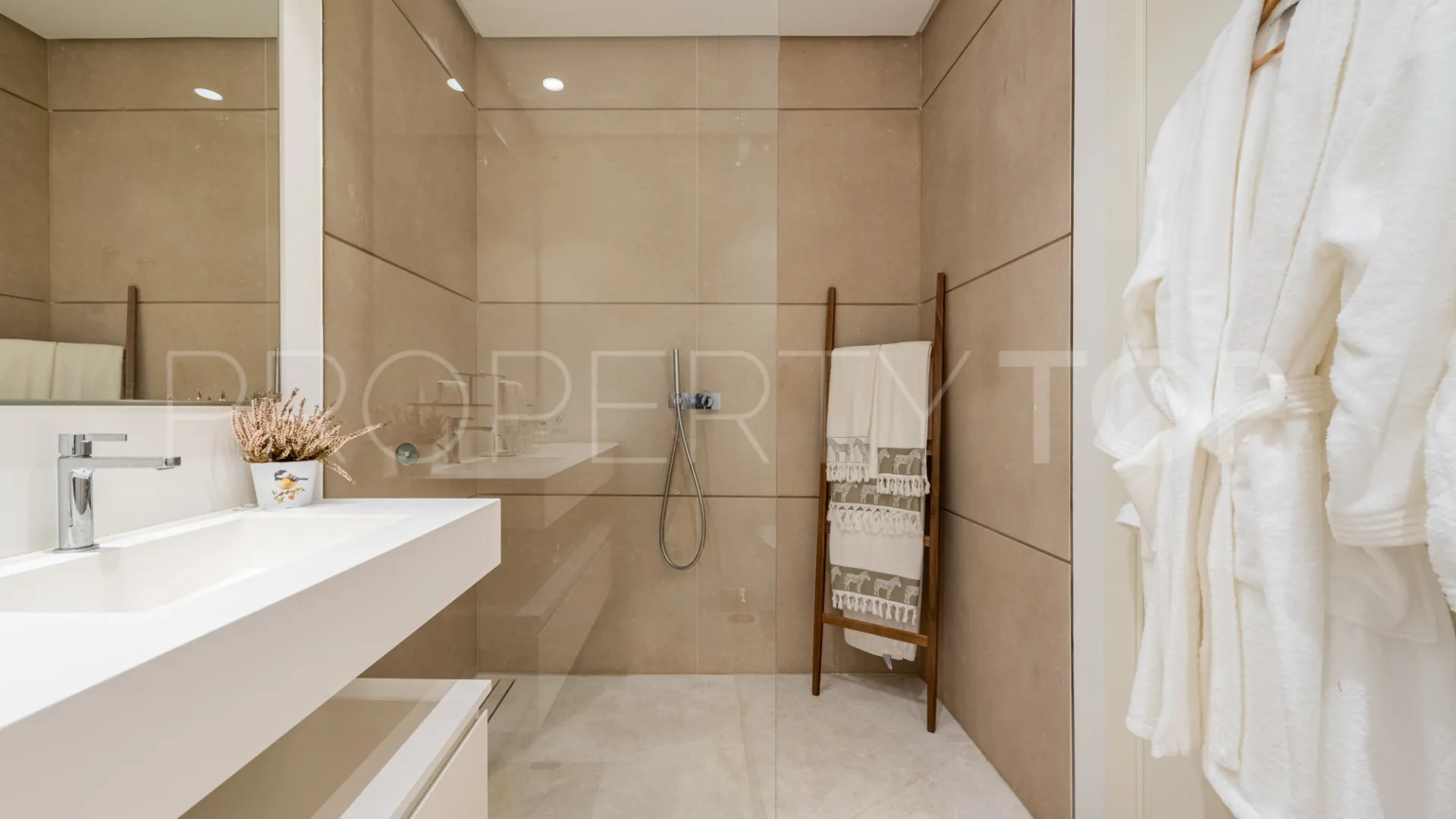 Buy ground floor duplex with 3 bedrooms in Marbella Club Hills