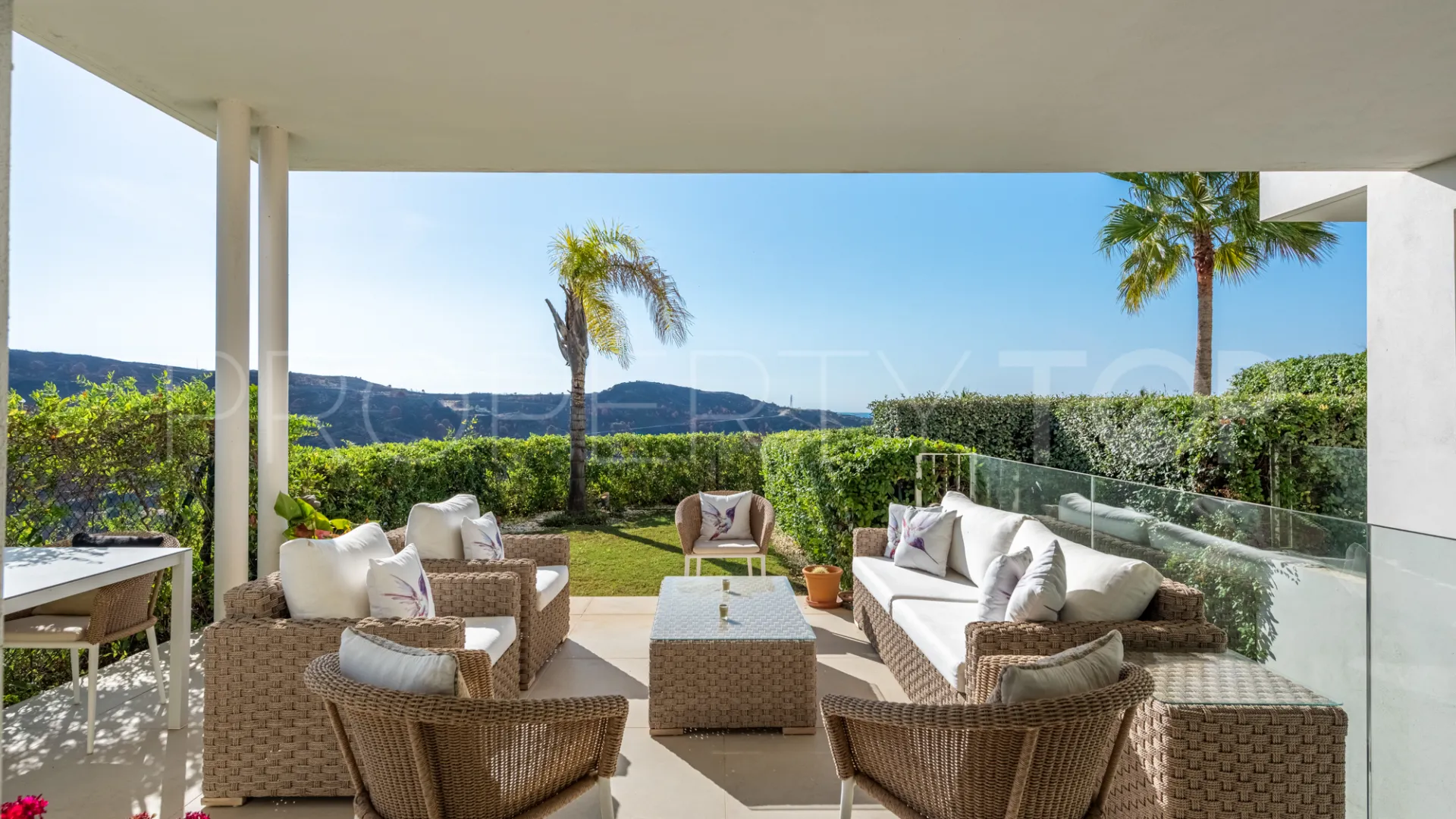 Buy ground floor duplex with 3 bedrooms in Marbella Club Hills