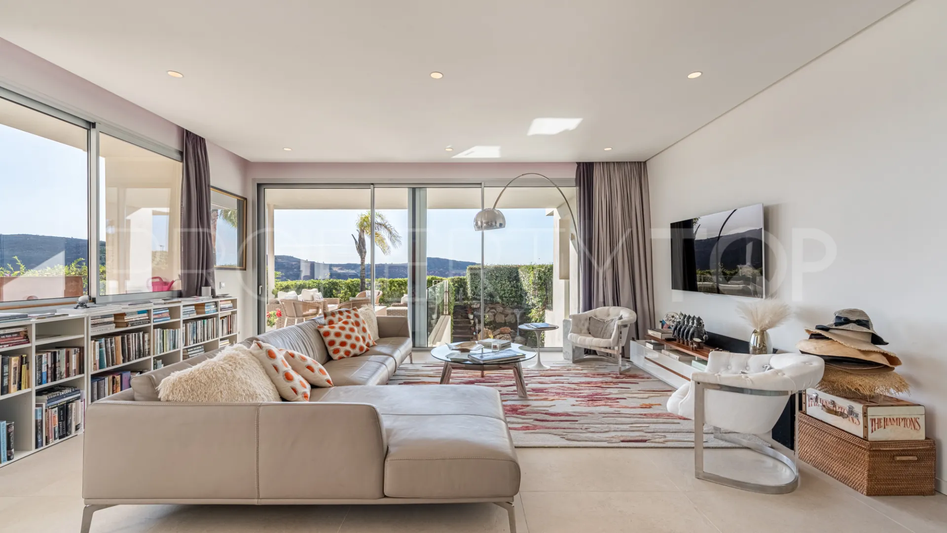 Buy ground floor duplex with 3 bedrooms in Marbella Club Hills
