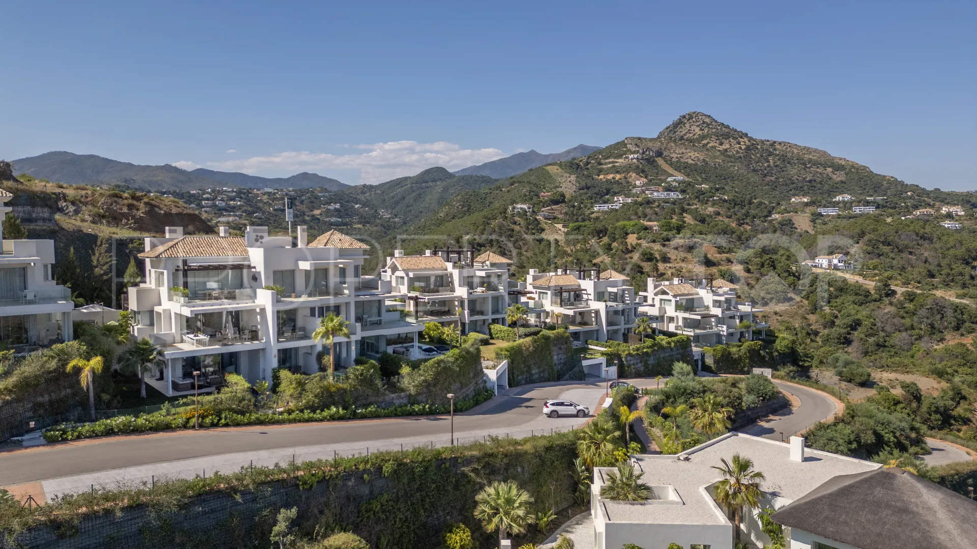 Buy ground floor duplex with 3 bedrooms in Marbella Club Hills