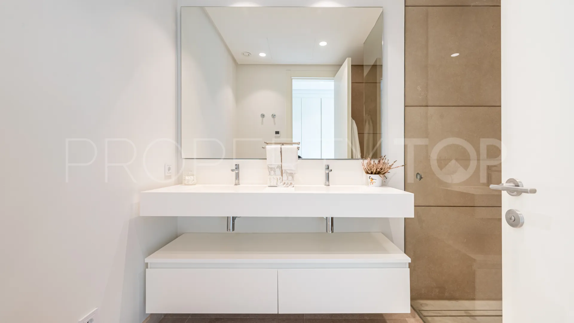 Buy ground floor duplex with 3 bedrooms in Marbella Club Hills