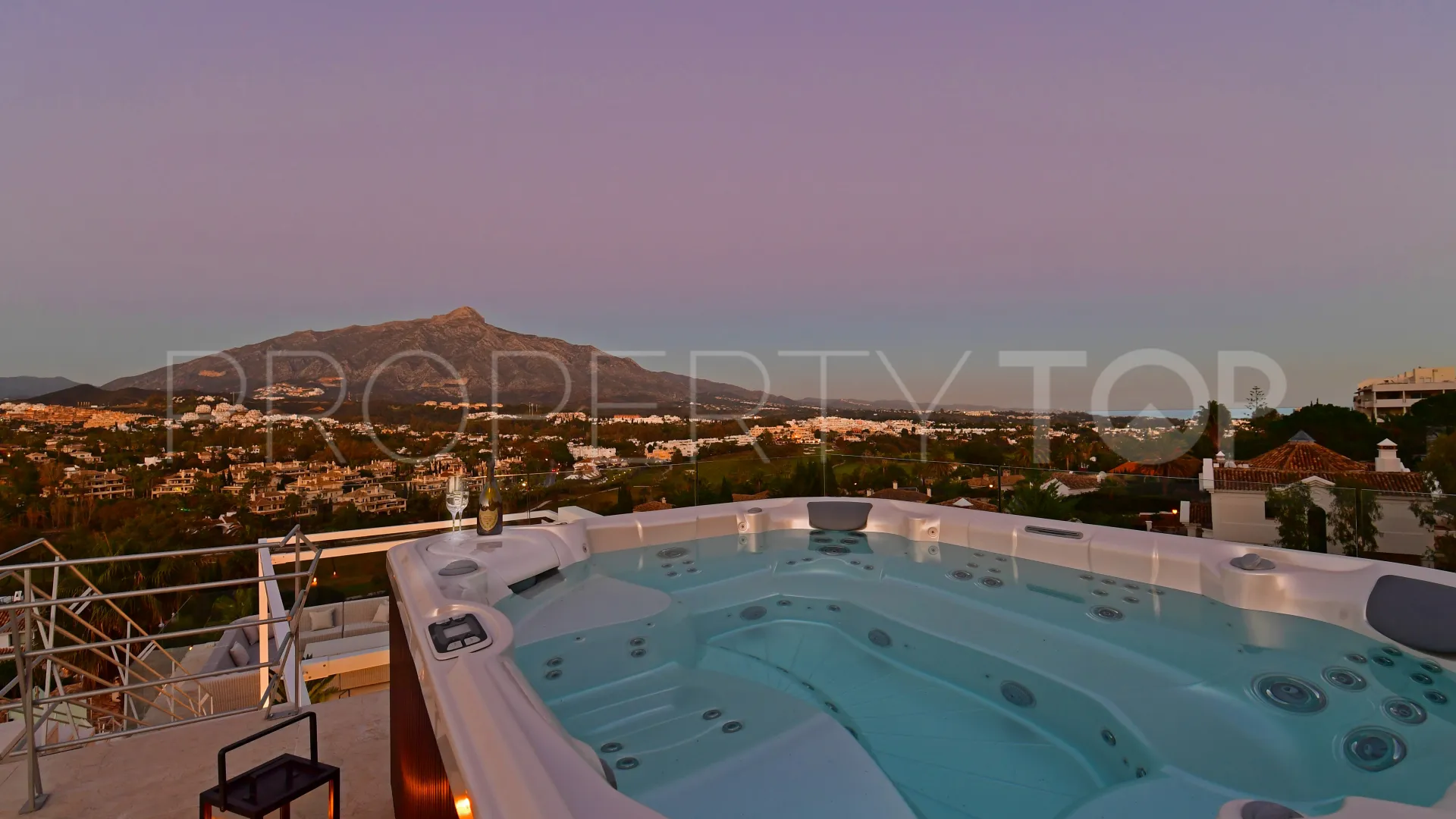Villa with 7 bedrooms for sale in Nueva Andalucia
