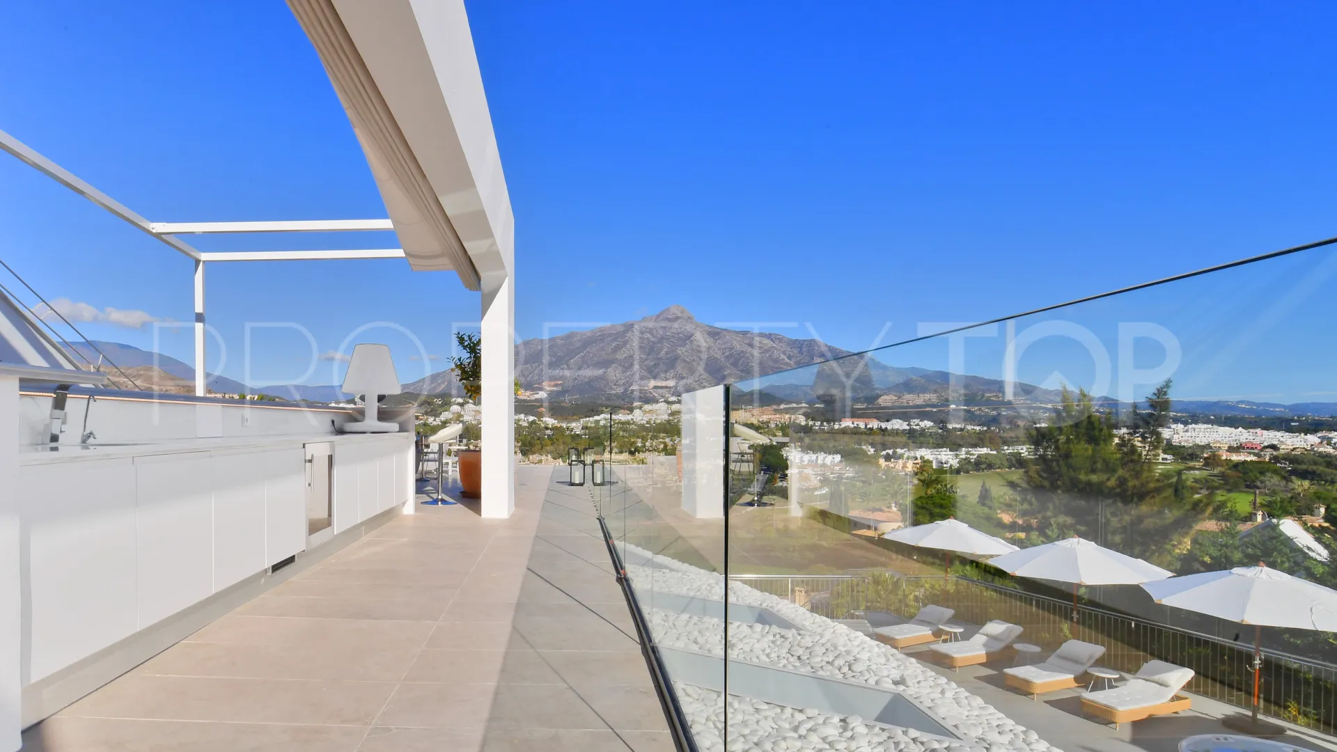 Villa with 7 bedrooms for sale in Nueva Andalucia
