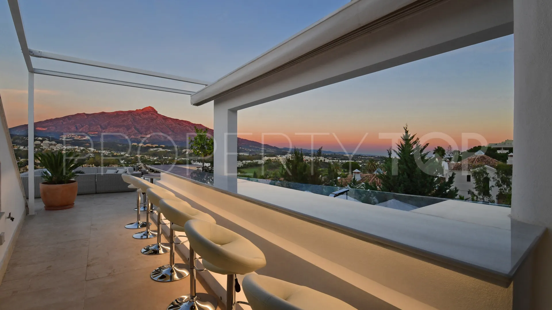Villa with 7 bedrooms for sale in Nueva Andalucia