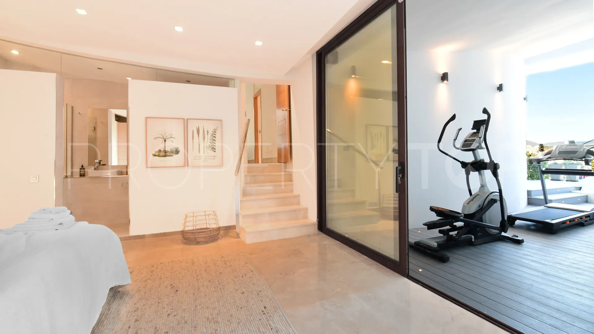 Villa with 7 bedrooms for sale in Nueva Andalucia