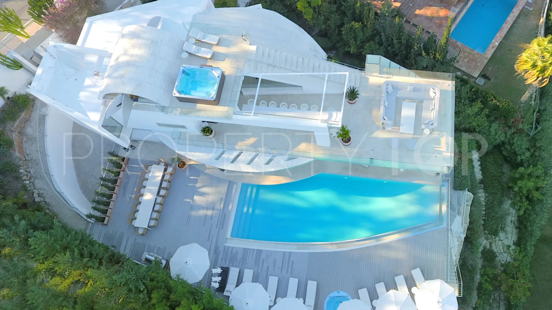 Villa with 7 bedrooms for sale in Nueva Andalucia