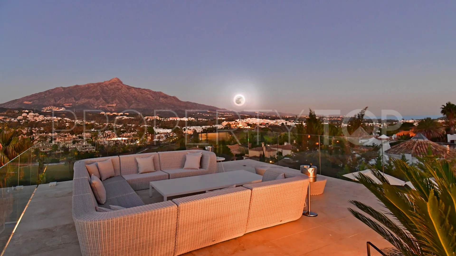 Villa with 7 bedrooms for sale in Nueva Andalucia