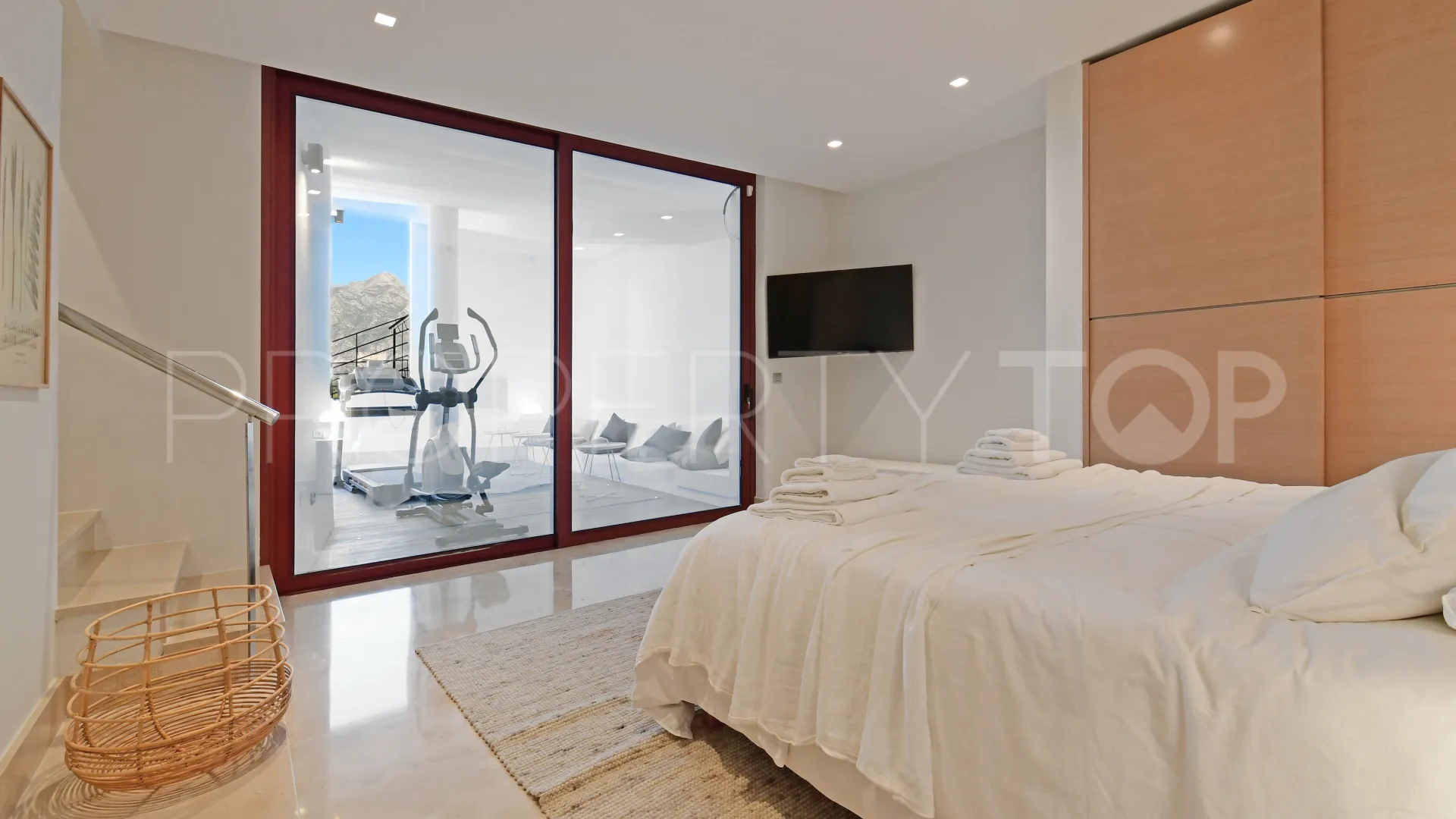 Villa with 7 bedrooms for sale in Nueva Andalucia