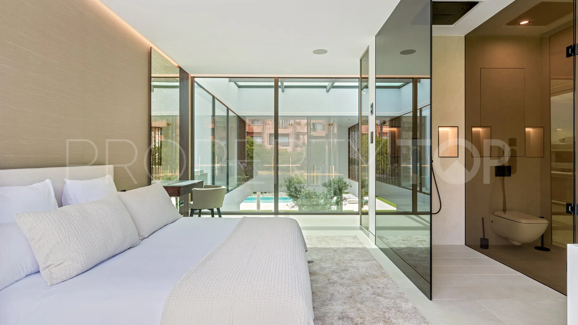 5 bedrooms Marbella Golden Mile villa for sale