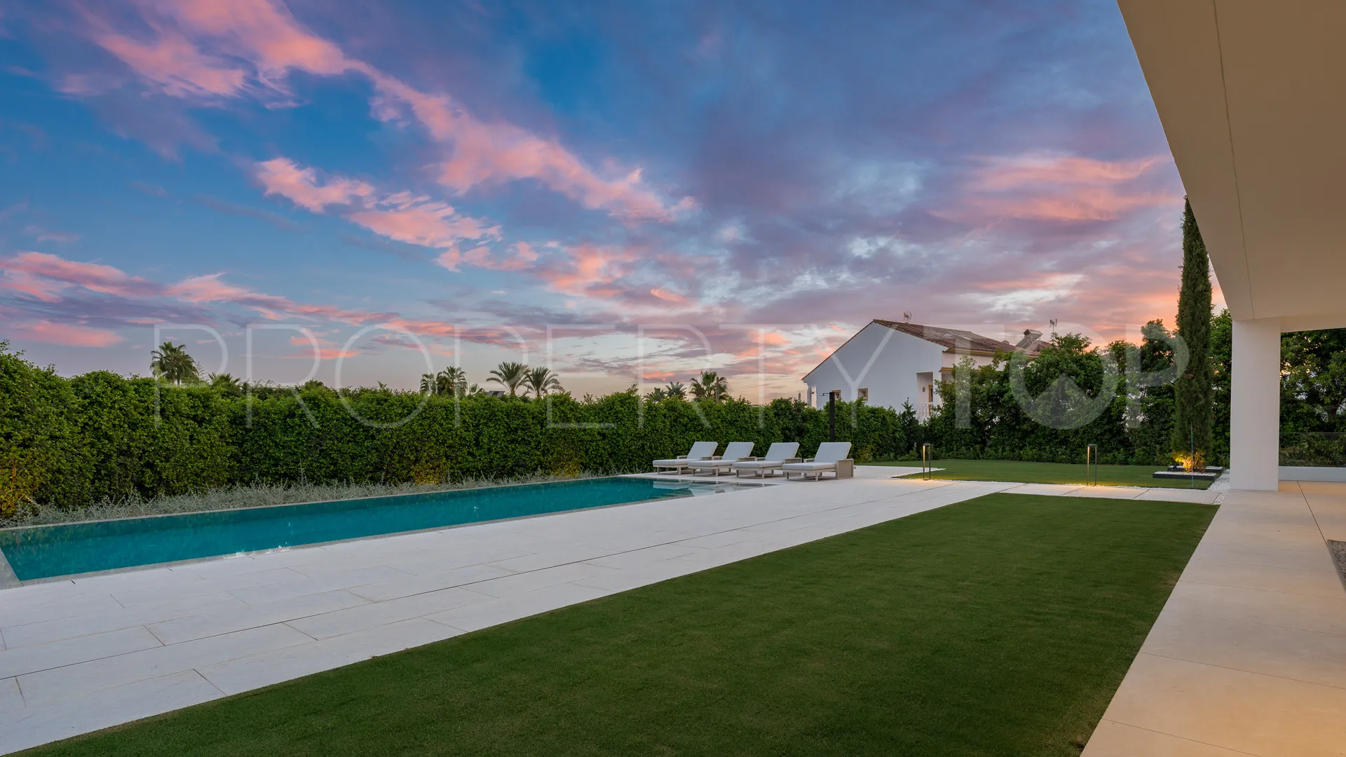 5 bedrooms Marbella Golden Mile villa for sale