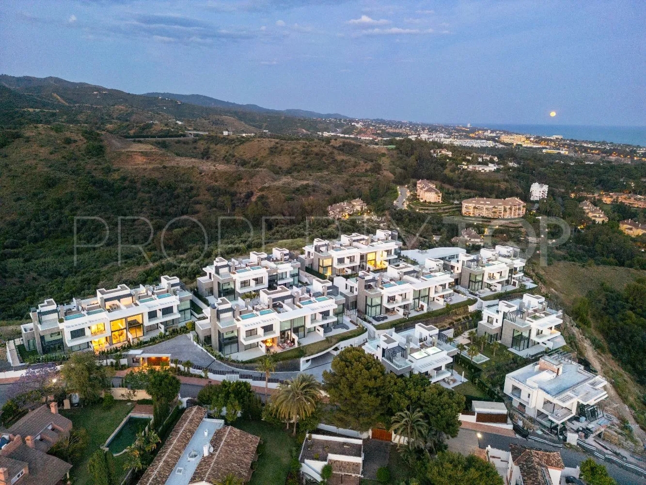 4 bedrooms semi detached villa for sale in Rio Real