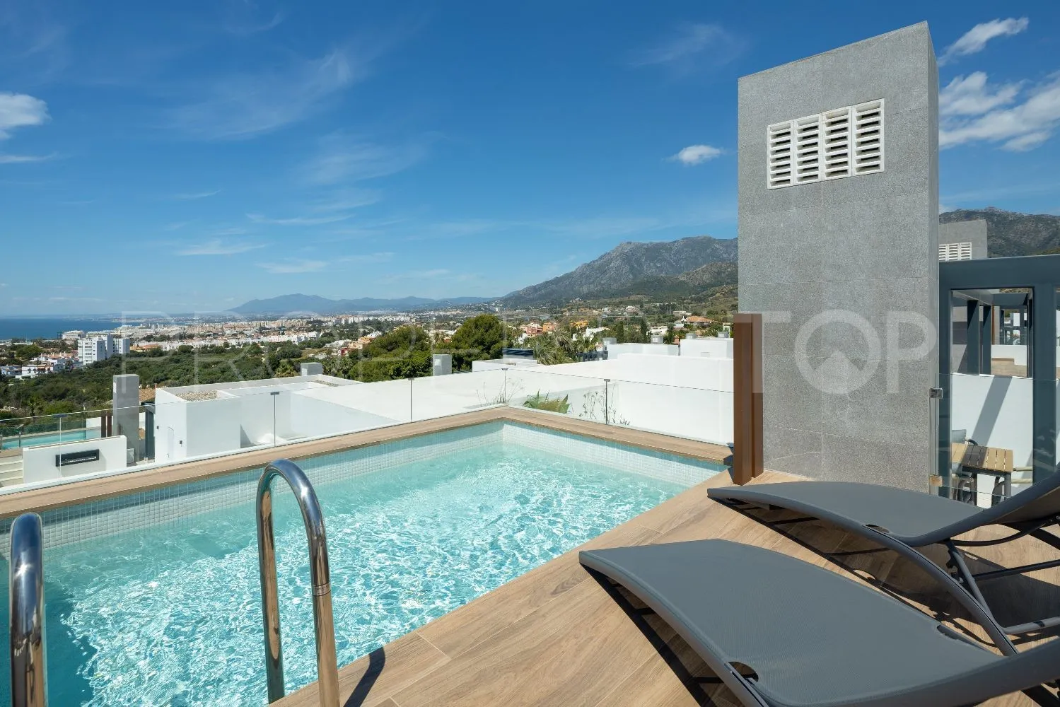 4 bedrooms semi detached villa for sale in Rio Real
