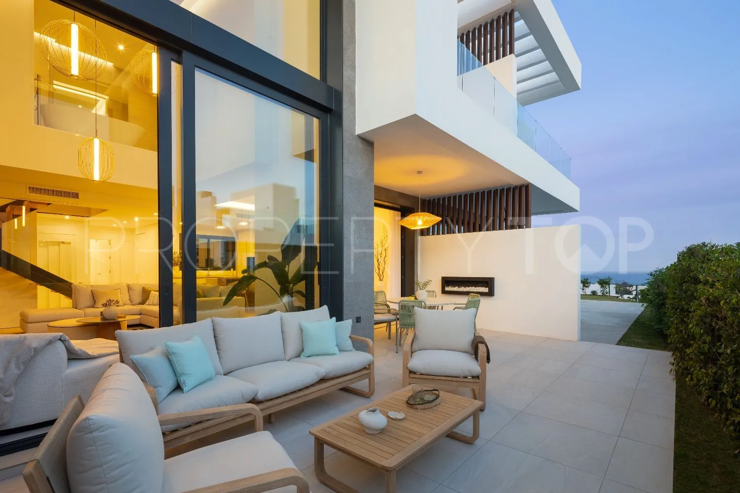 4 bedrooms semi detached villa for sale in Rio Real