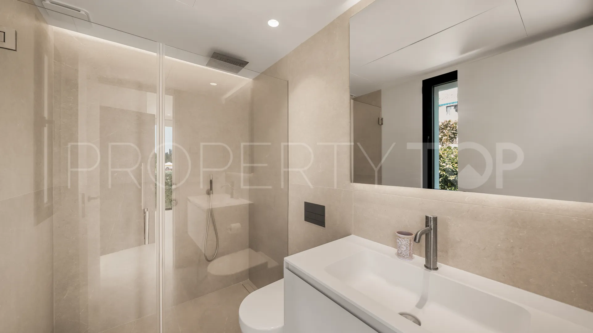 Villa for sale in El Paraiso