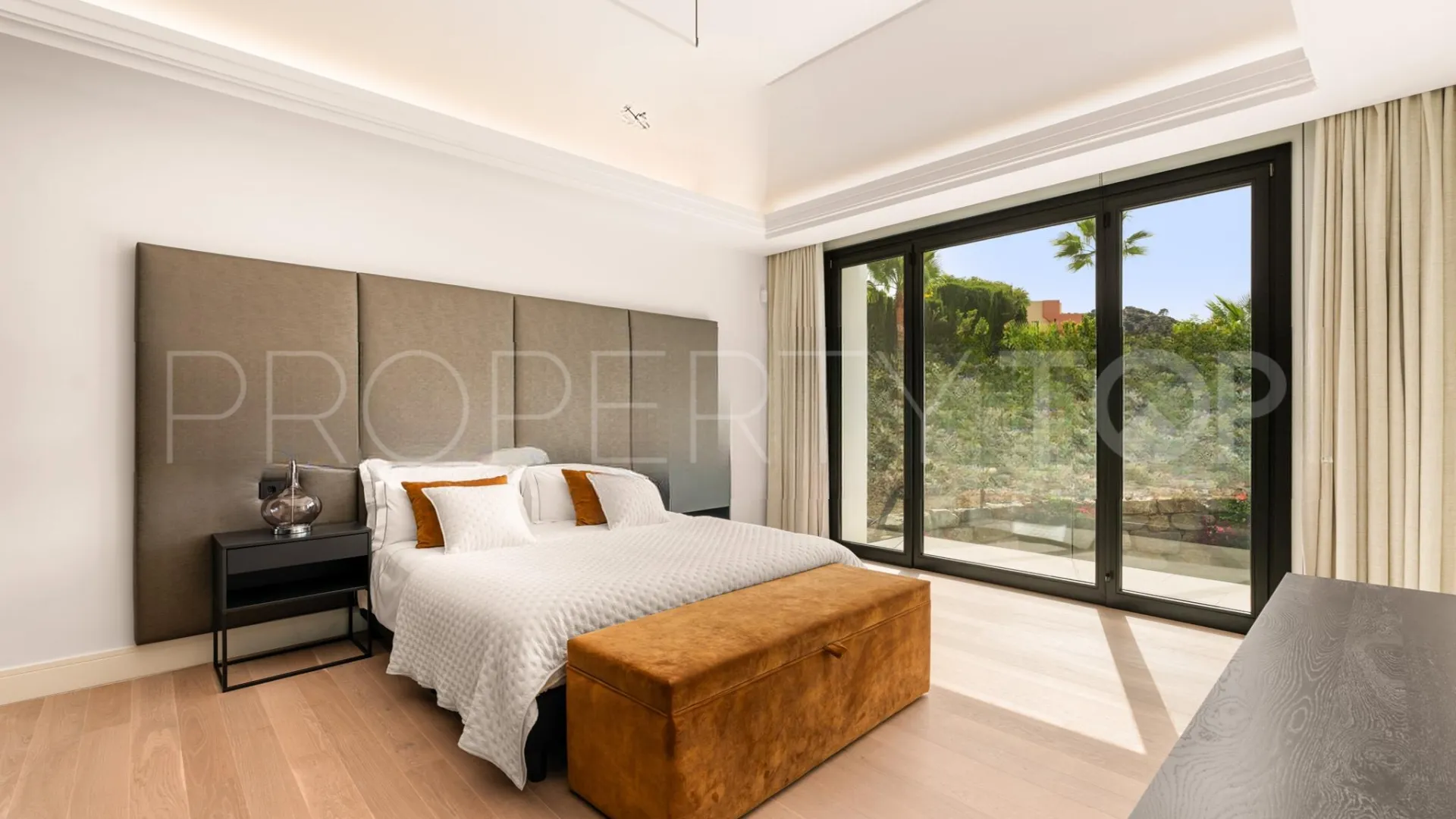Comprar villa en Benahavis de 6 dormitorios