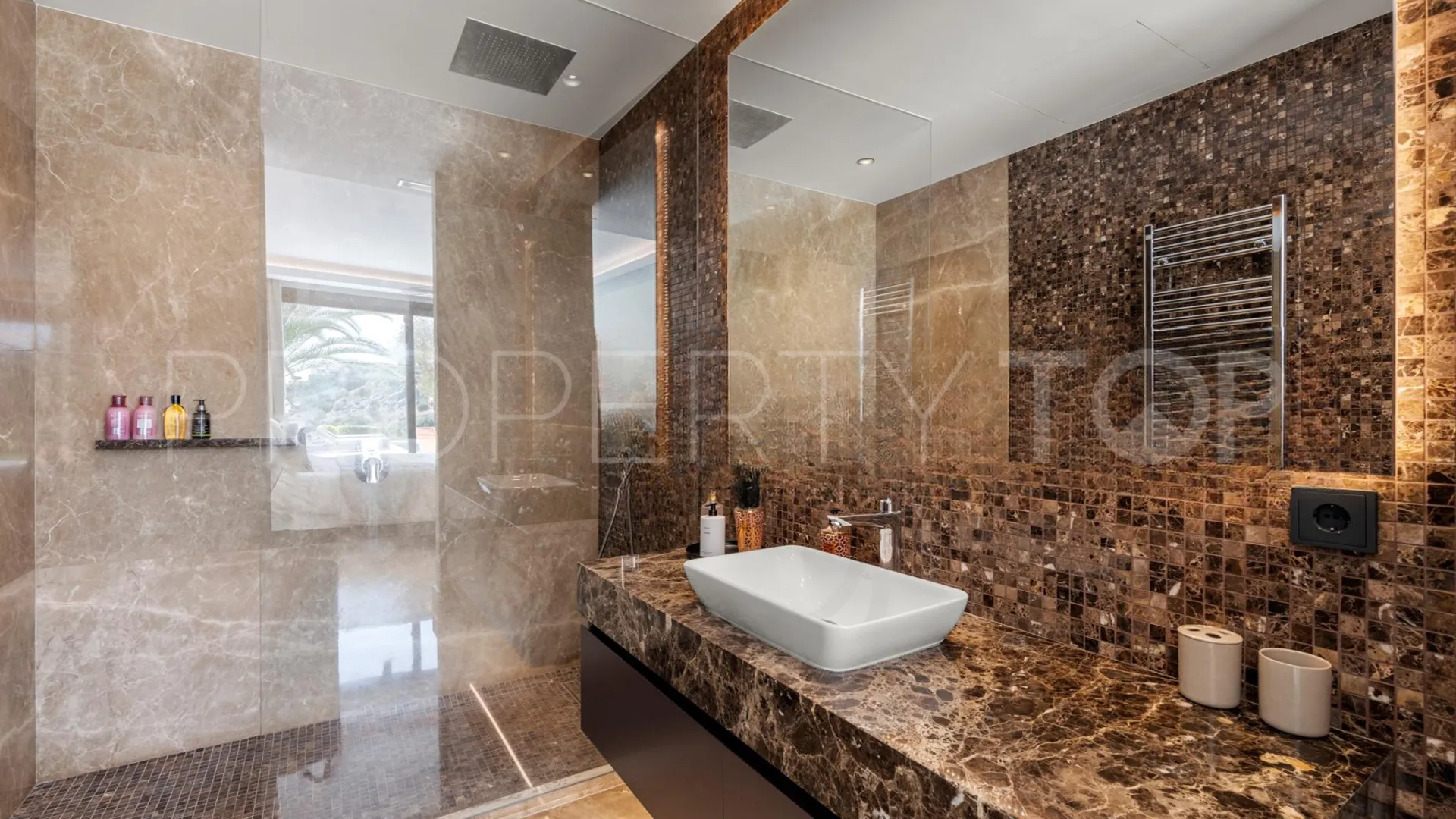 Comprar villa en Benahavis de 6 dormitorios