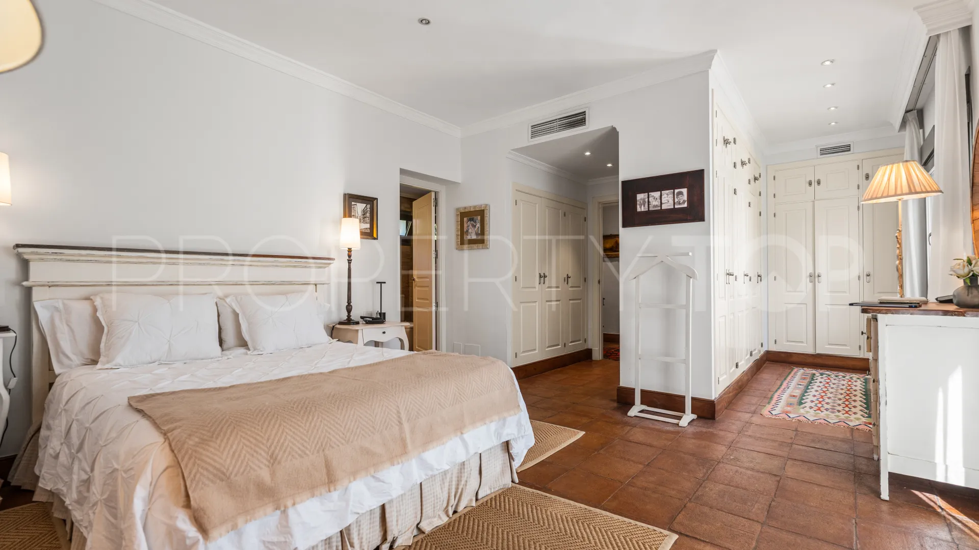 Villa con 5 dormitorios a la venta en Los Monteros Playa