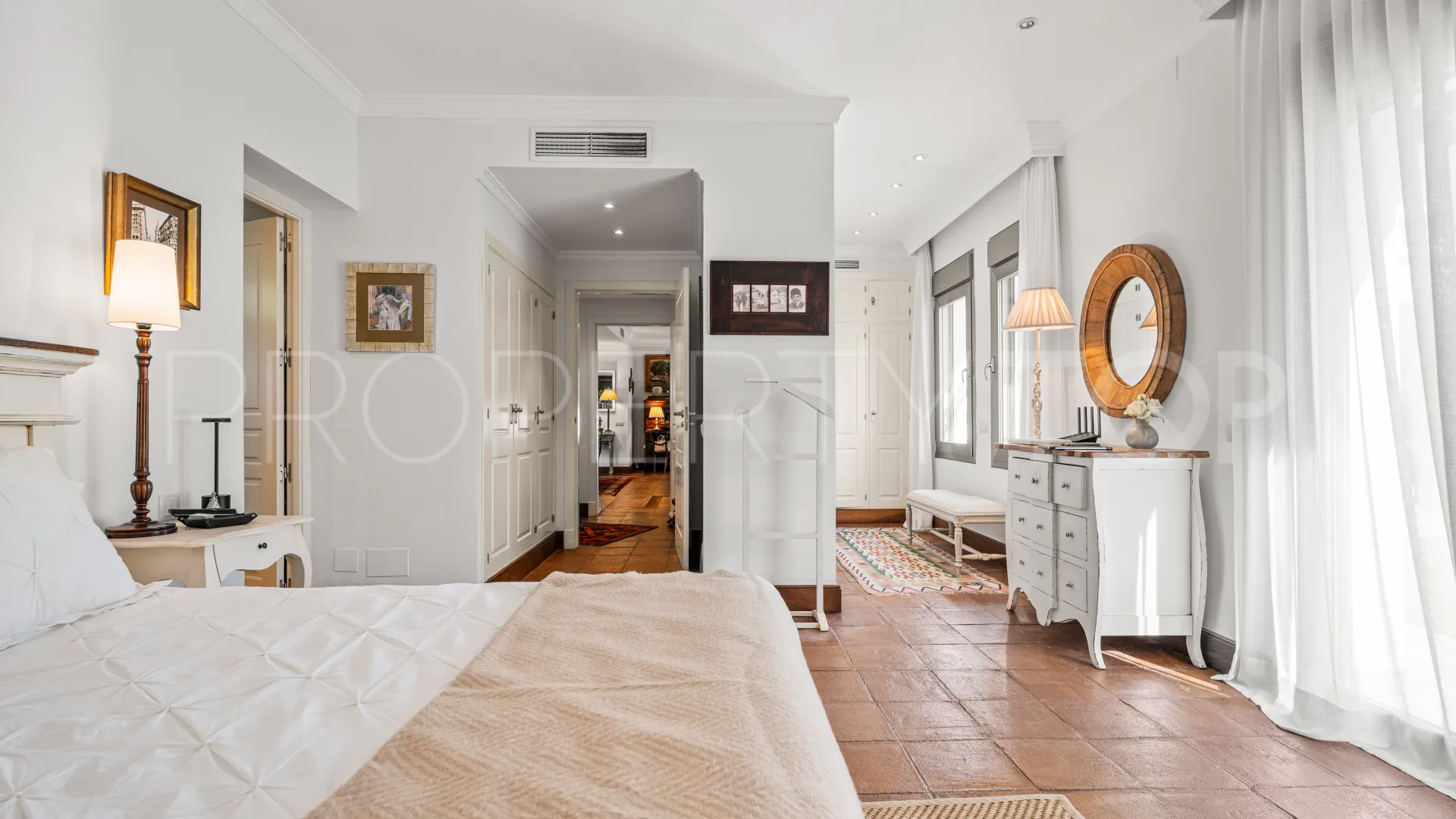 Villa con 5 dormitorios a la venta en Los Monteros Playa