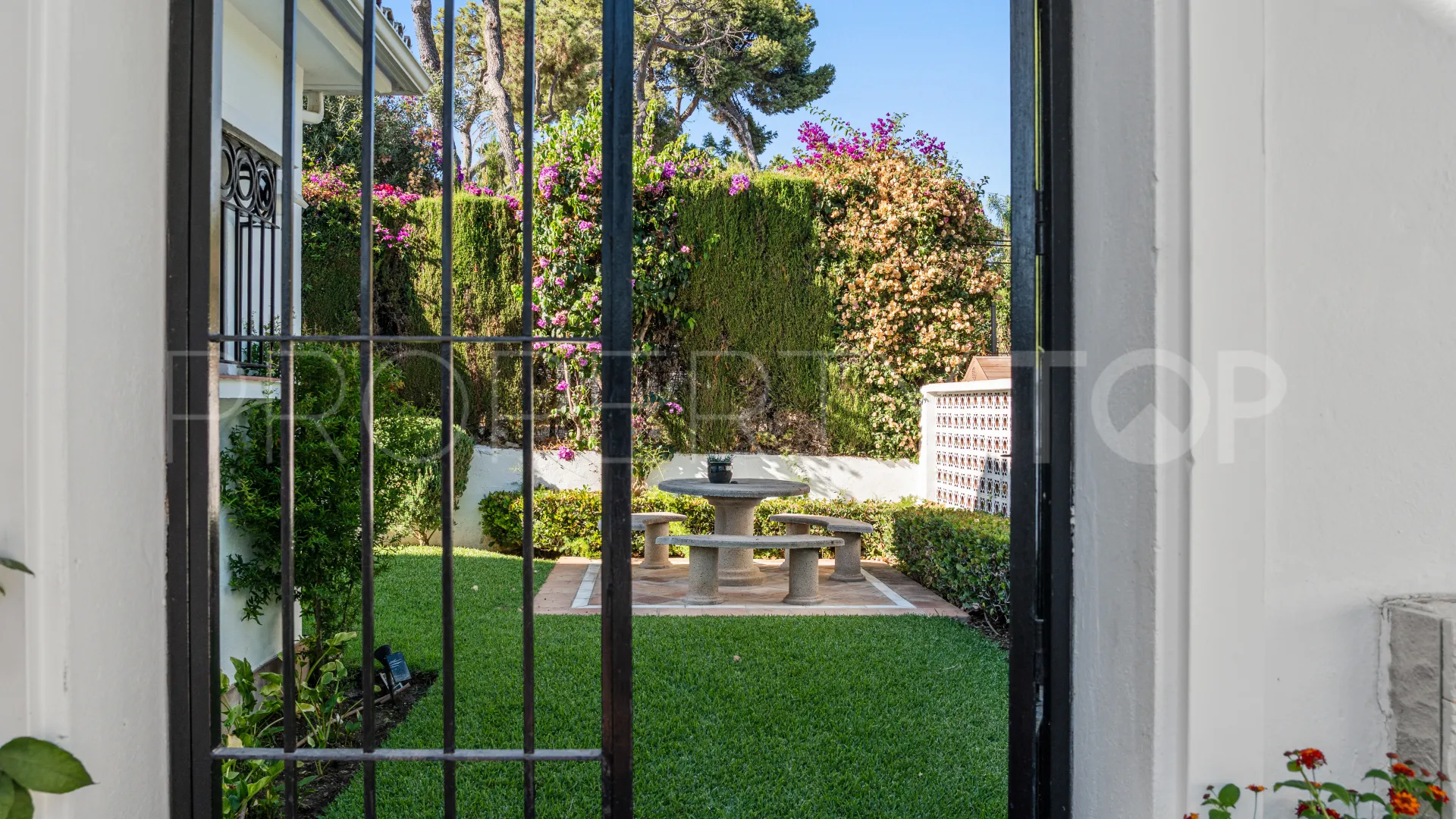 Villa con 5 dormitorios a la venta en Los Monteros Playa