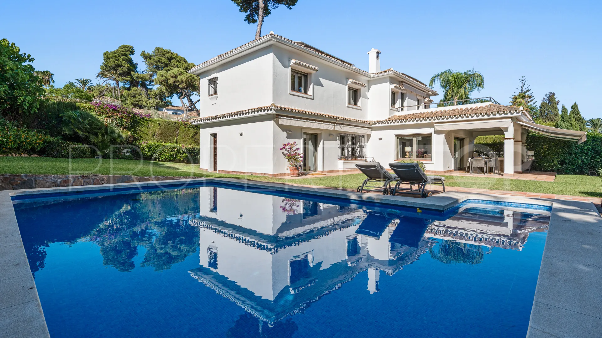 Villa con 5 dormitorios a la venta en Los Monteros Playa