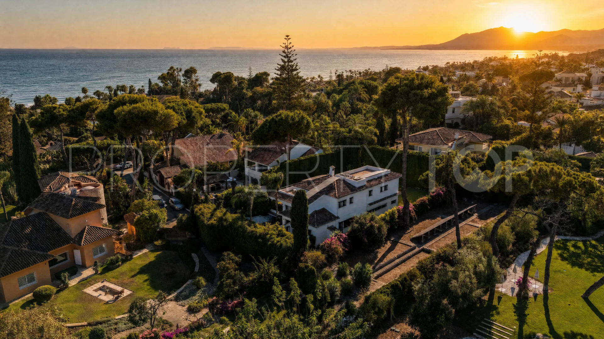 Villa con 5 dormitorios a la venta en Los Monteros Playa