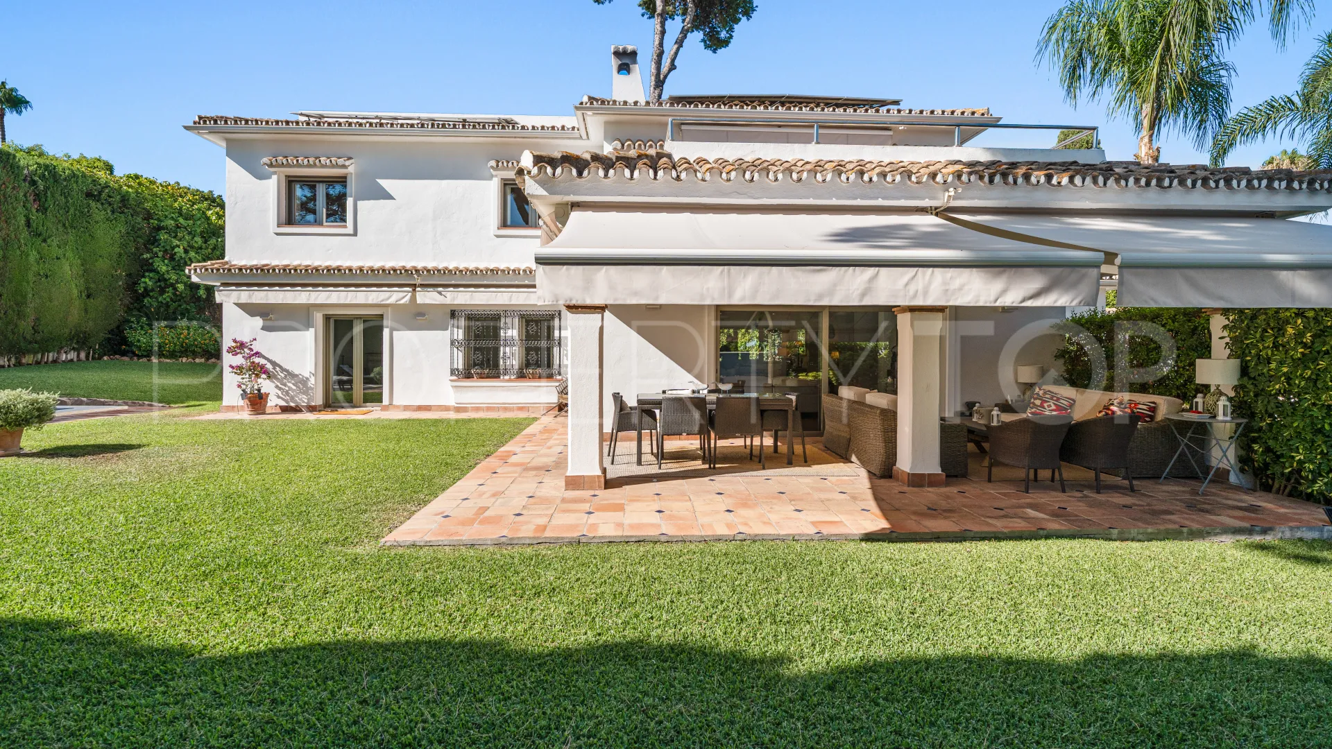 Villa con 5 dormitorios a la venta en Los Monteros Playa