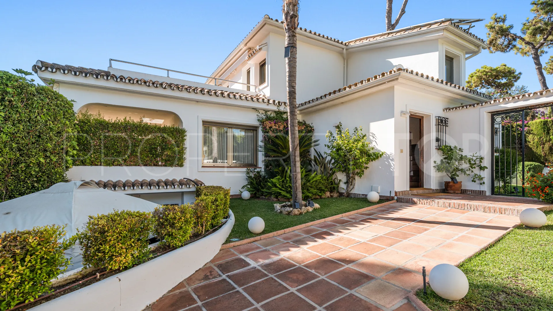 Villa con 5 dormitorios a la venta en Los Monteros Playa