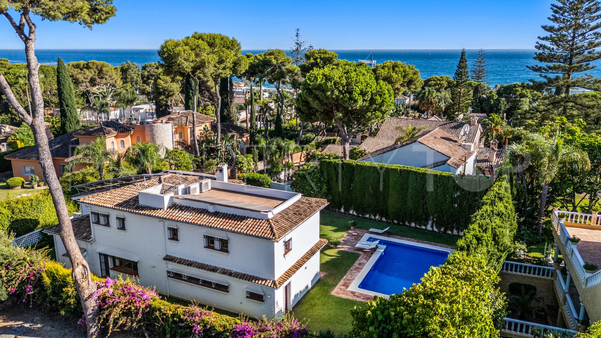 Villa con 5 dormitorios a la venta en Los Monteros Playa
