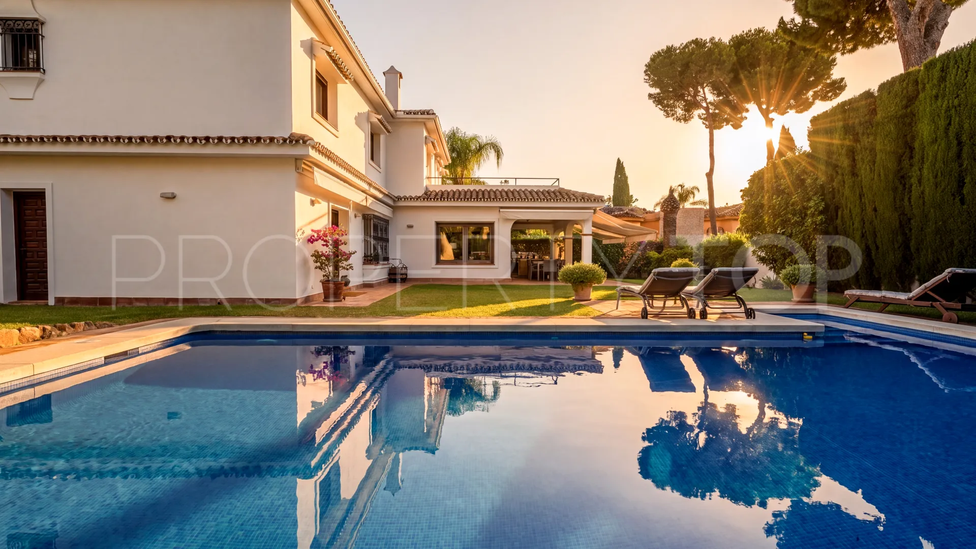Villa con 5 dormitorios a la venta en Los Monteros Playa