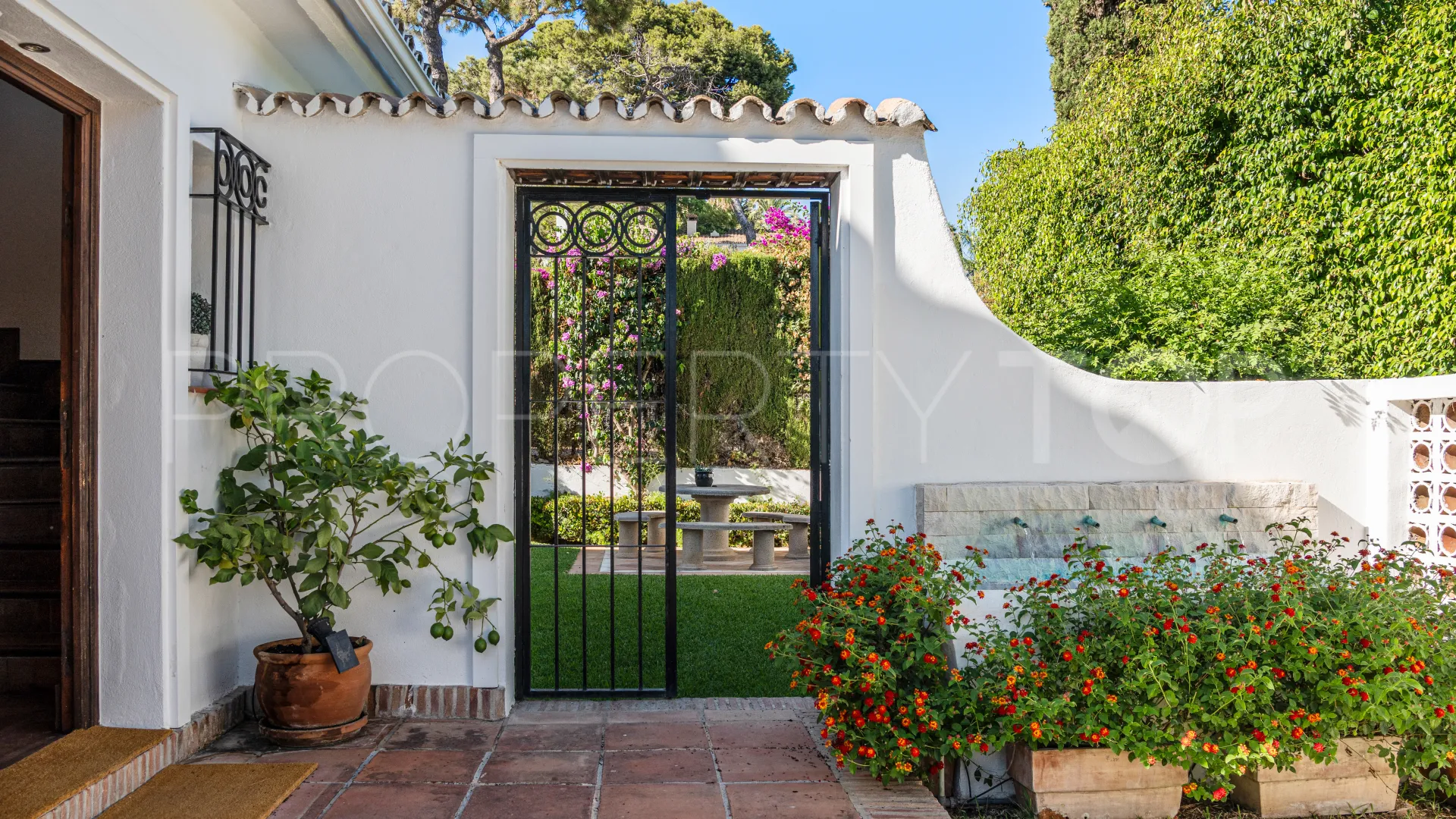 Villa con 5 dormitorios a la venta en Los Monteros Playa