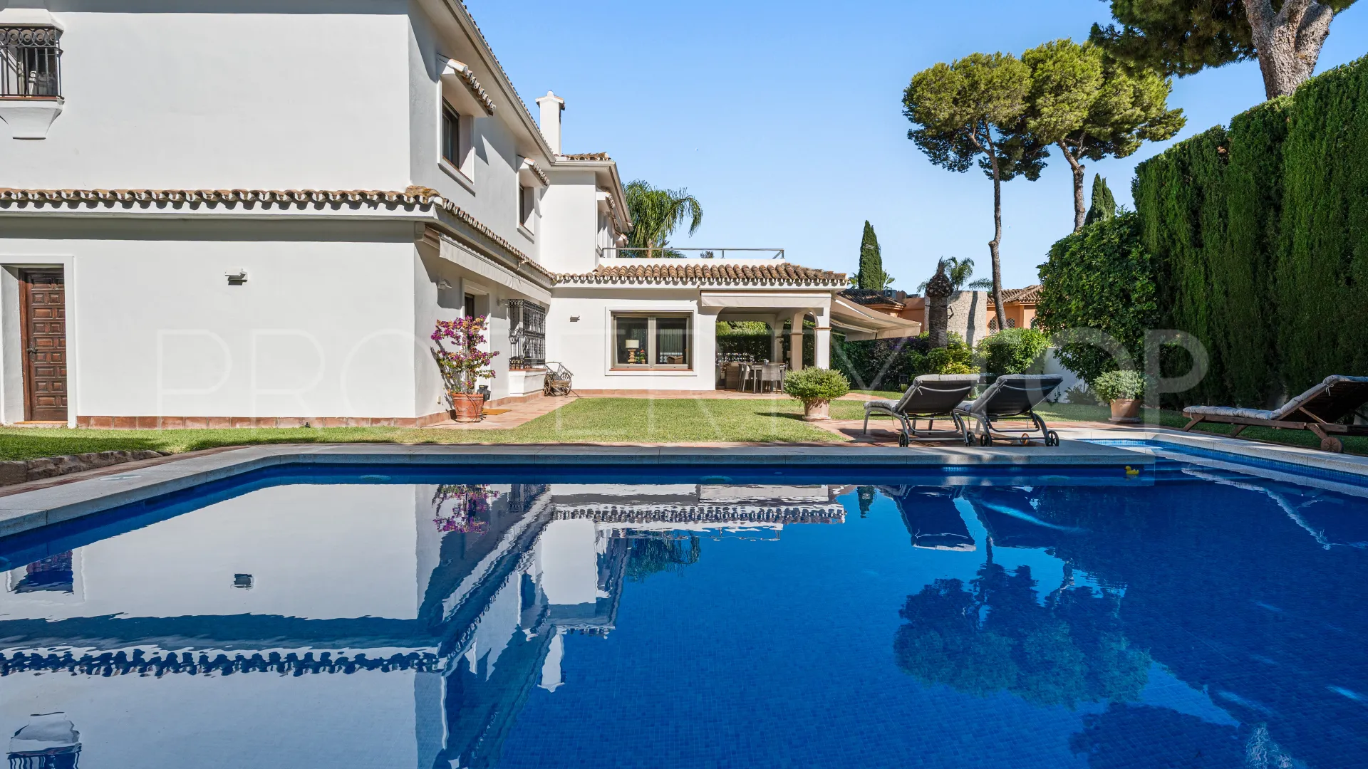 Villa con 5 dormitorios a la venta en Los Monteros Playa