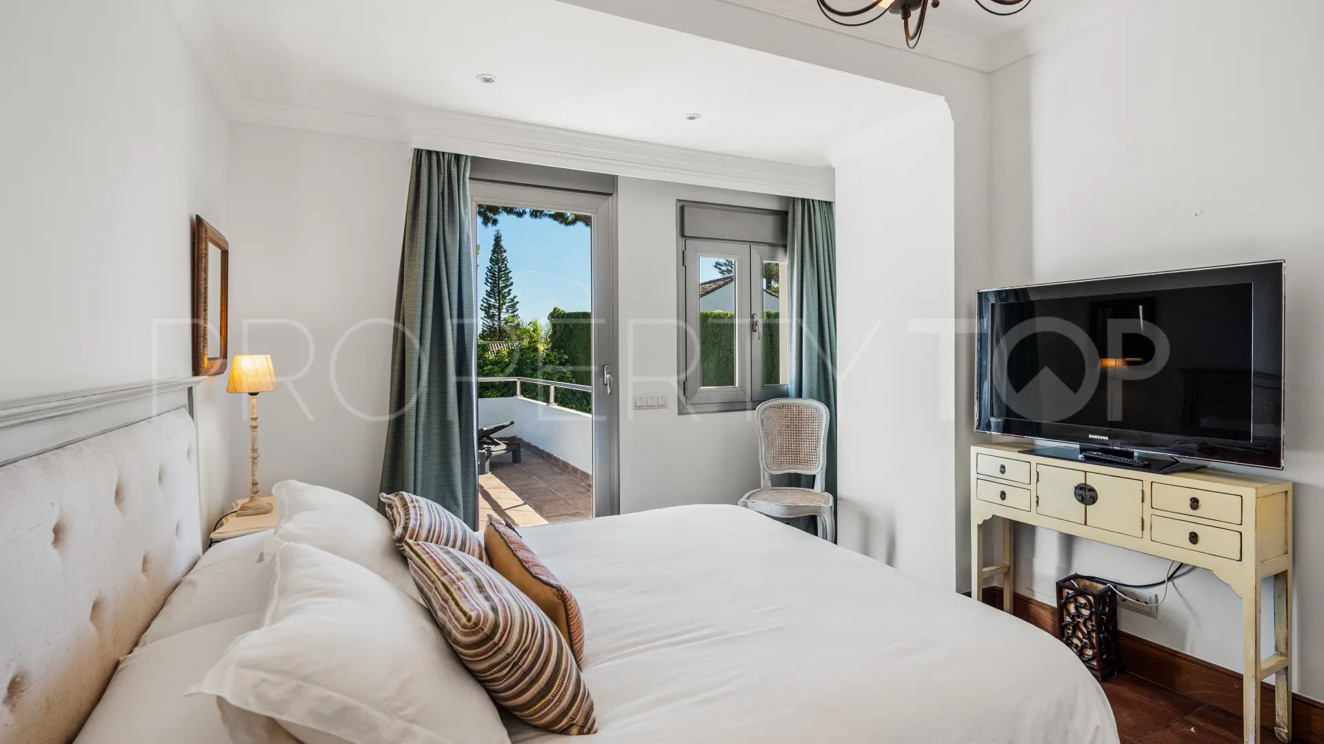Villa con 5 dormitorios a la venta en Los Monteros Playa
