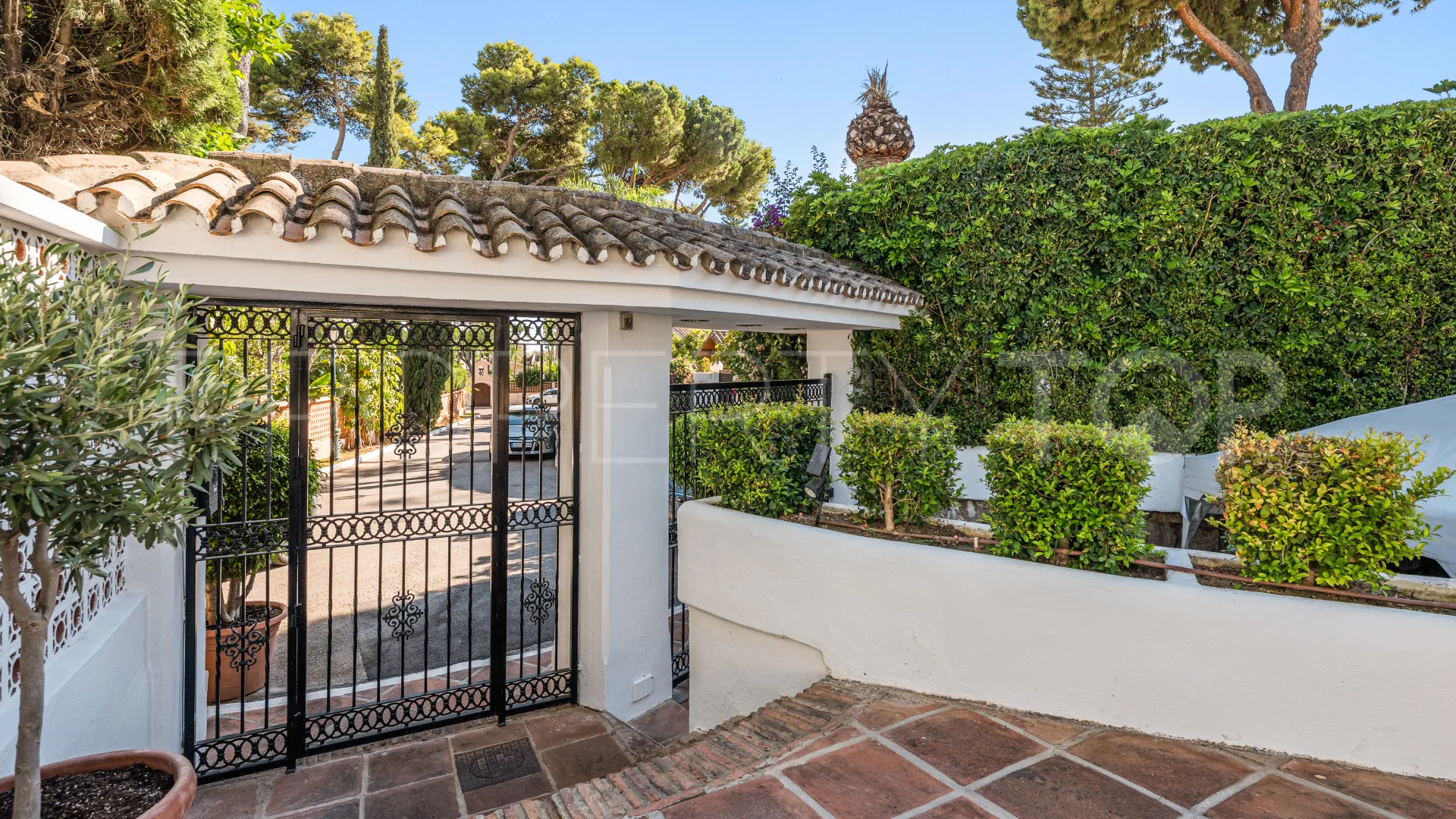 Villa con 5 dormitorios a la venta en Los Monteros Playa