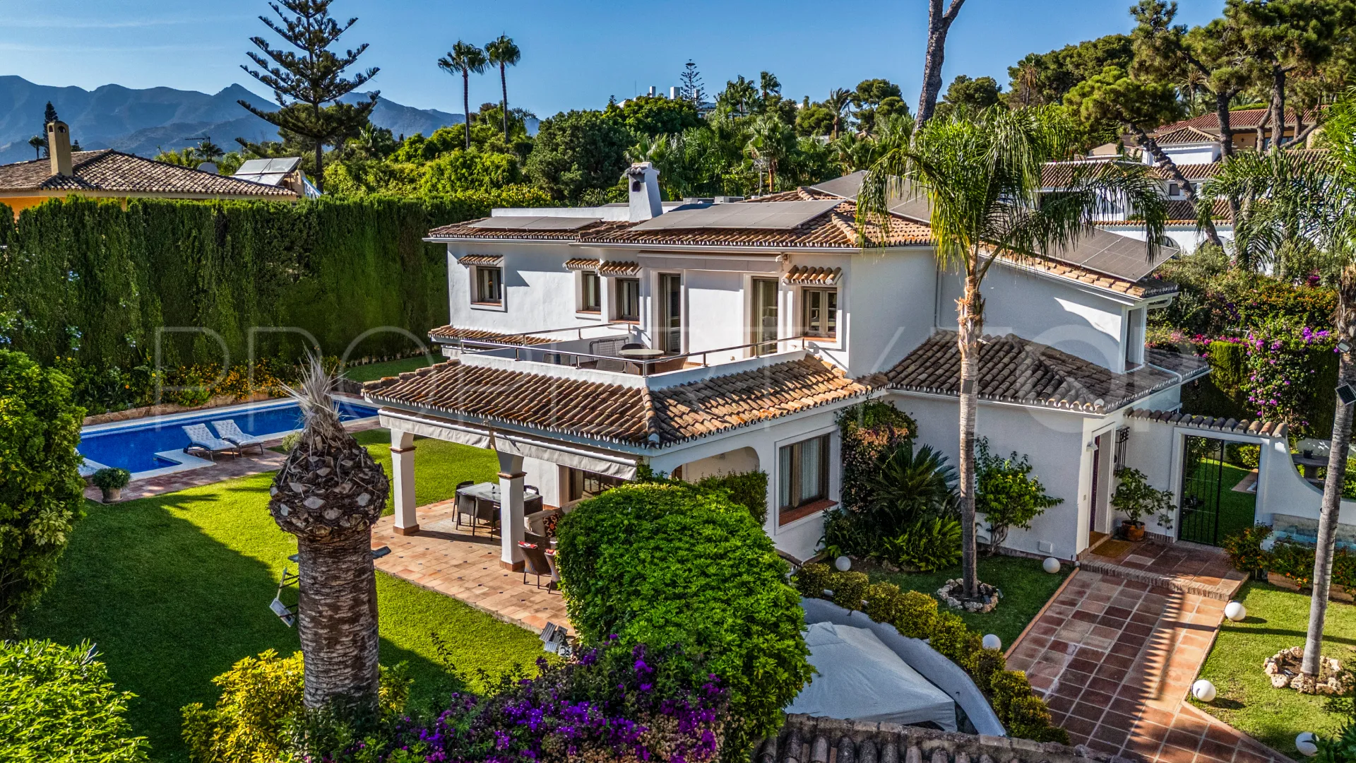 Villa con 5 dormitorios a la venta en Los Monteros Playa