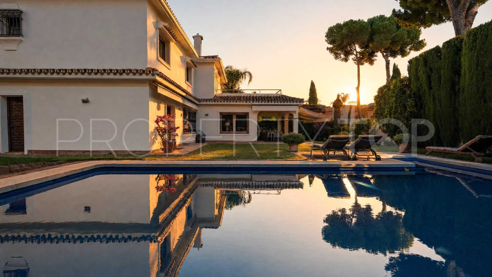 Villa con 5 dormitorios a la venta en Los Monteros Playa