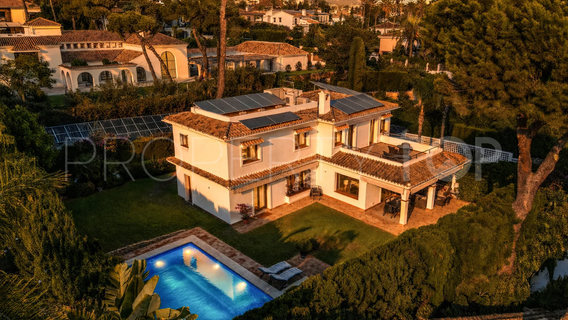 Villa con 5 dormitorios a la venta en Los Monteros Playa