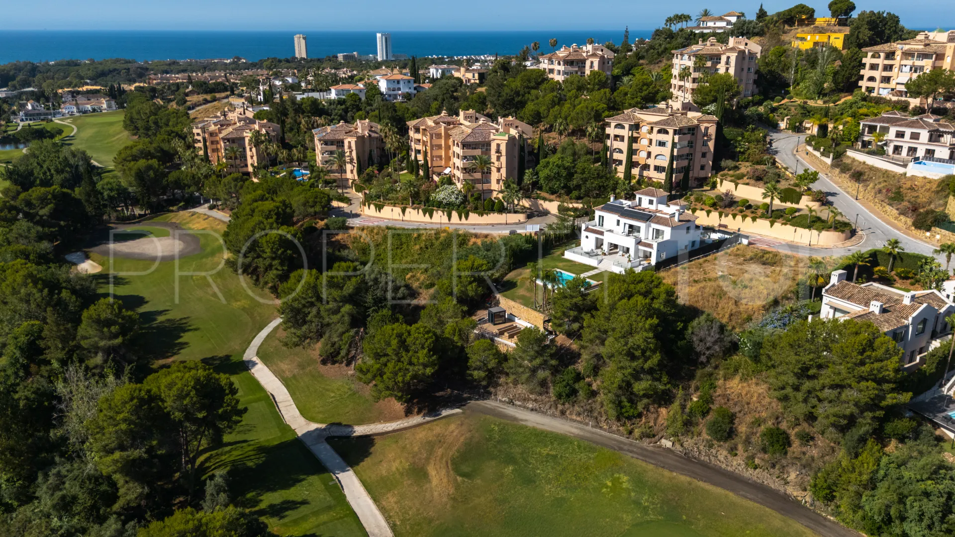 Villa a la venta en Elviria