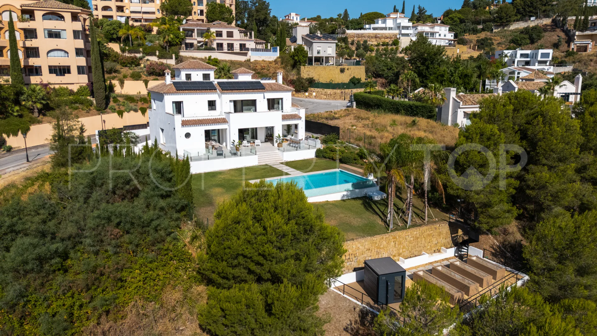 Villa a la venta en Elviria