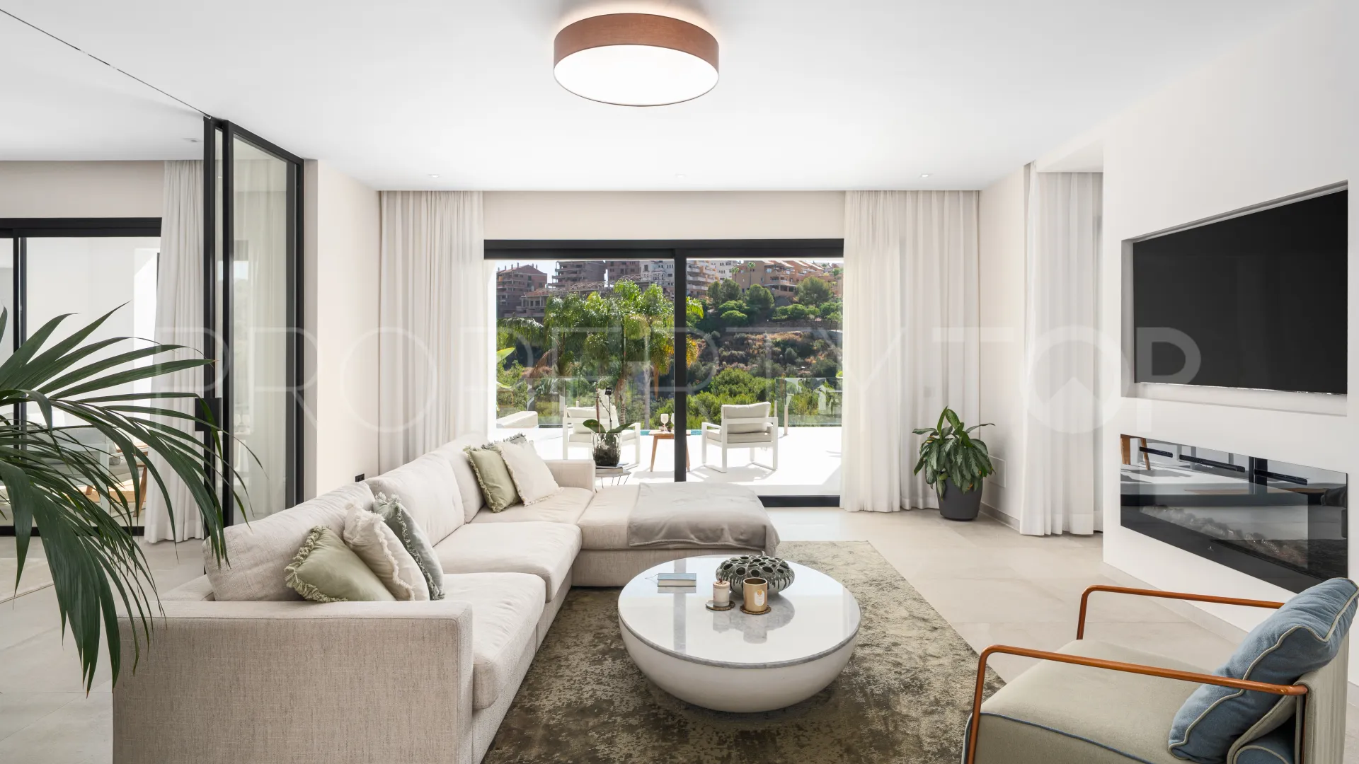 Villa a la venta en Elviria