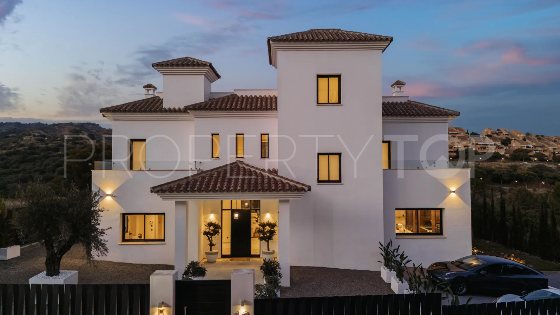 Villa a la venta en Elviria