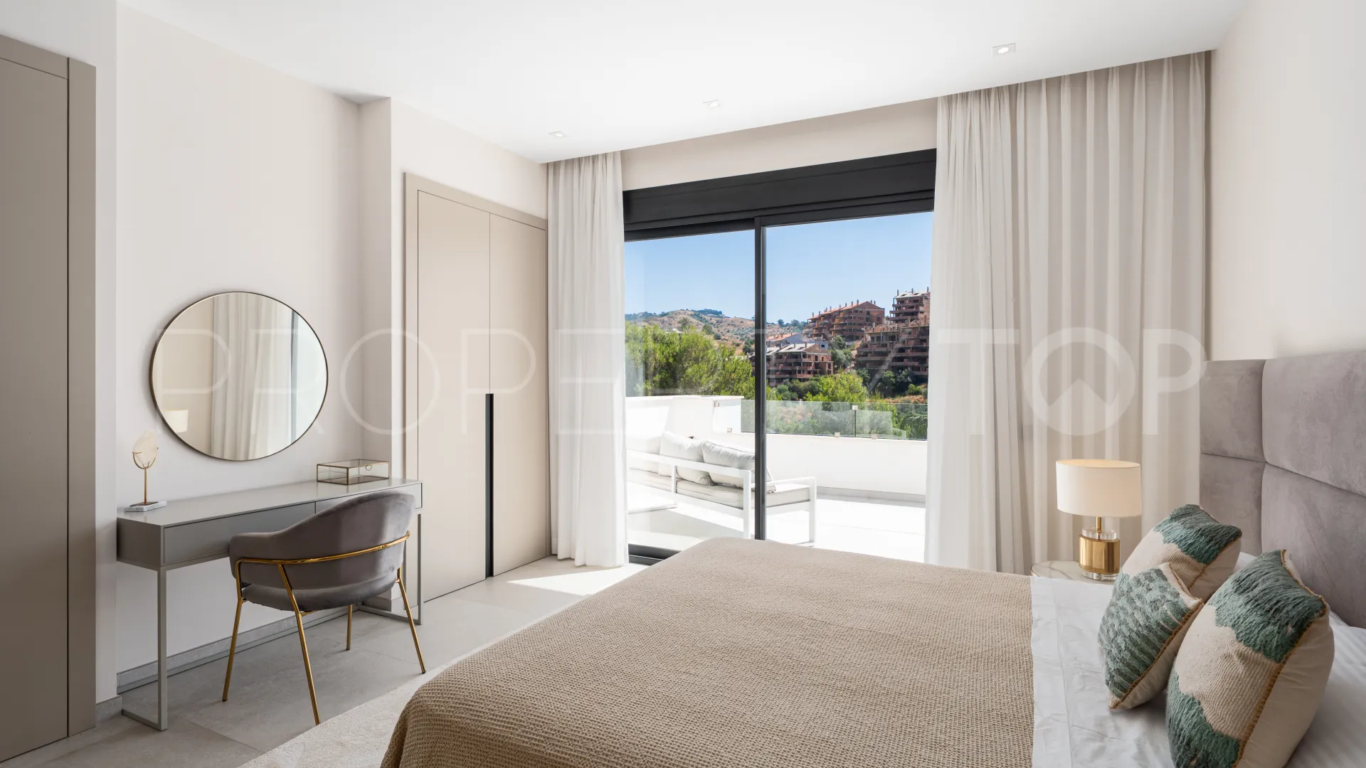 Villa a la venta en Elviria