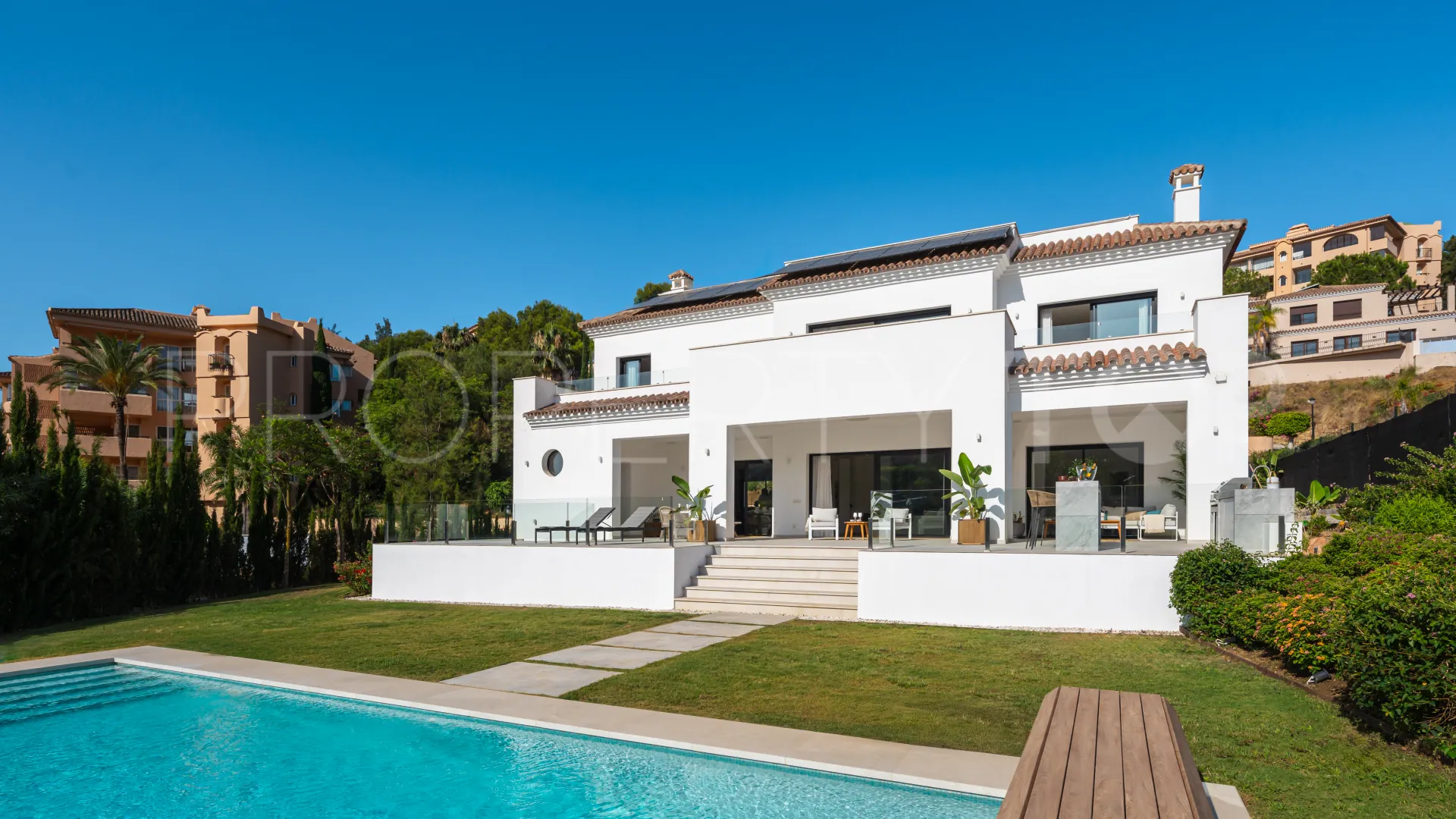 Villa a la venta en Elviria